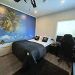 Villa Moderni Perhehuvila Ulkoporealtaalla *