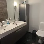 Moderni Perhehuvila Ulkoporealtaalla Villa *