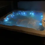 Villa Moderni Perhehuvila Ulkoporealtaalla *