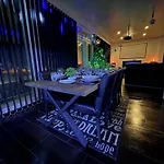 Moderni Perhehuvila Ulkoporealtaalla Villa Rovaniemi