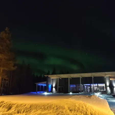 Moderni Perhehuvila Ulkoporealtaalla Villa Rovaniemi