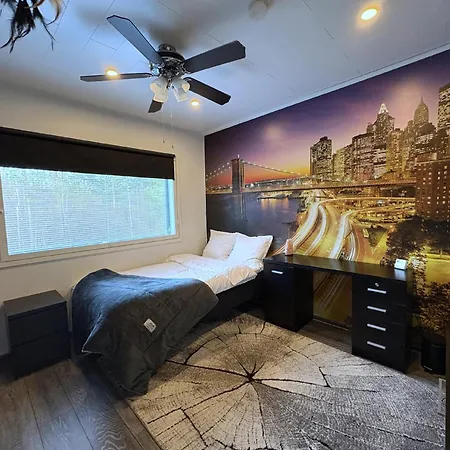 Huvilat Moderni Perhehuvila Ulkoporealtaalla *