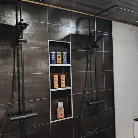 Moderni Perhehuvila Ulkoporealtaalla Rovaniemi