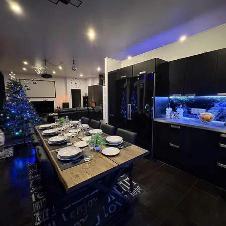 Moderni Perhehuvila Ulkoporealtaalla Huvilat Rovaniemi