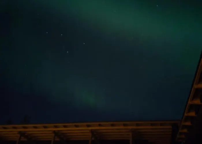 Moderni Perhehuvila Ulkoporealtaalla וילה